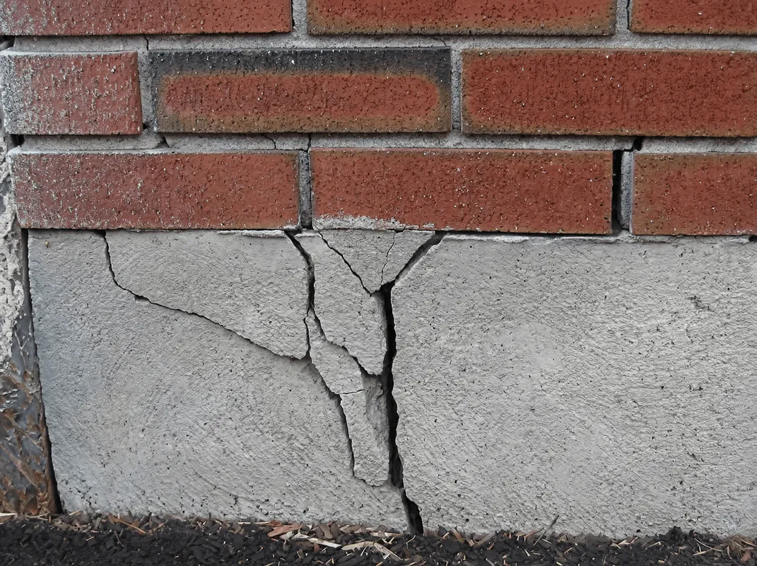 Concrete foundation with serious structural damage in Newark, NJ